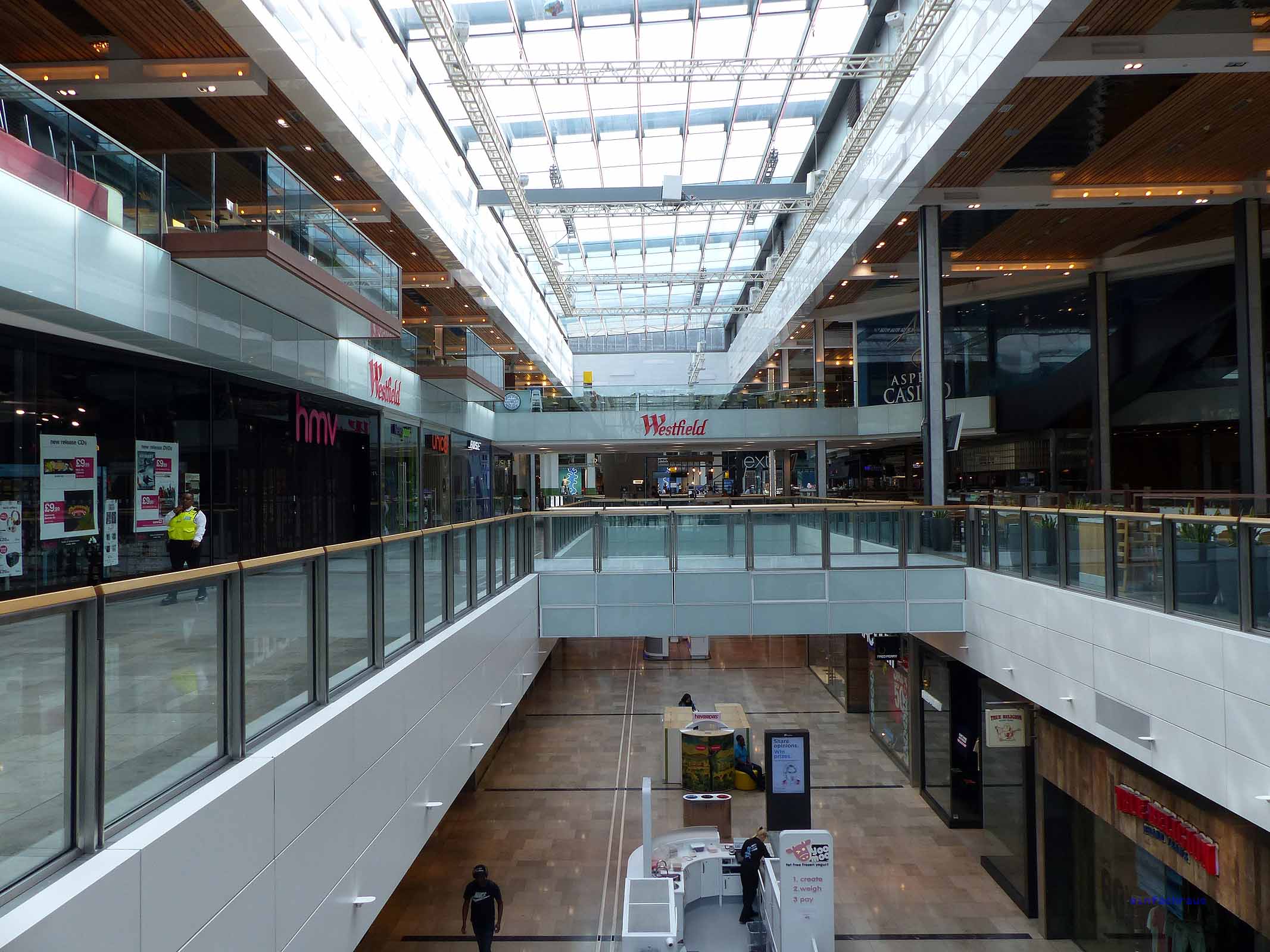 Das Westfield -Center gehört zu den größten Shoppingmalls in Europa