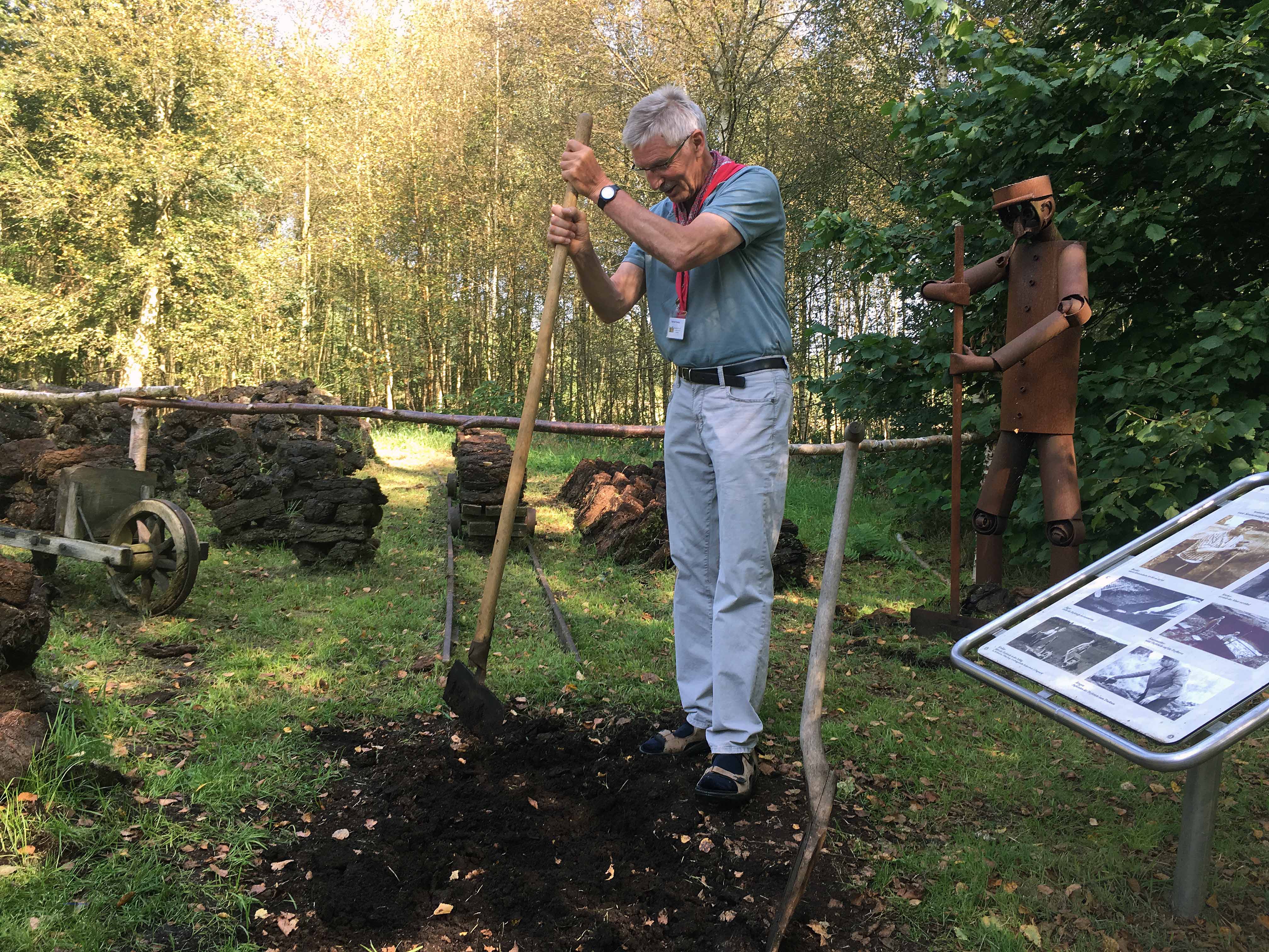 Von-Velen-Anlage: unterhaltsame Führung im Freilichtmuseum zu den Anfängen der Moorsiedlung Papenburg