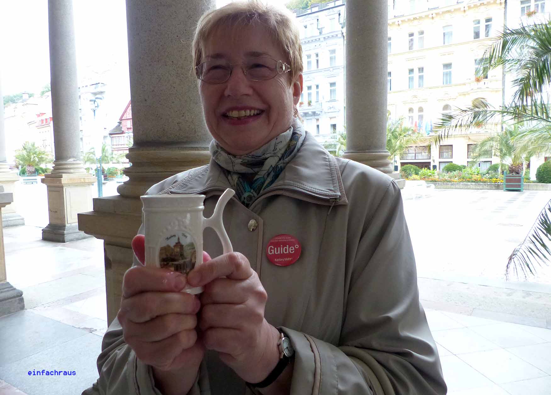 Die Stadtführerin in Marienbad Ilona Parlíková weiß um die wärmende Wirkung der heißen Quellen an kalten Tagen, Foto: D. Weirauch