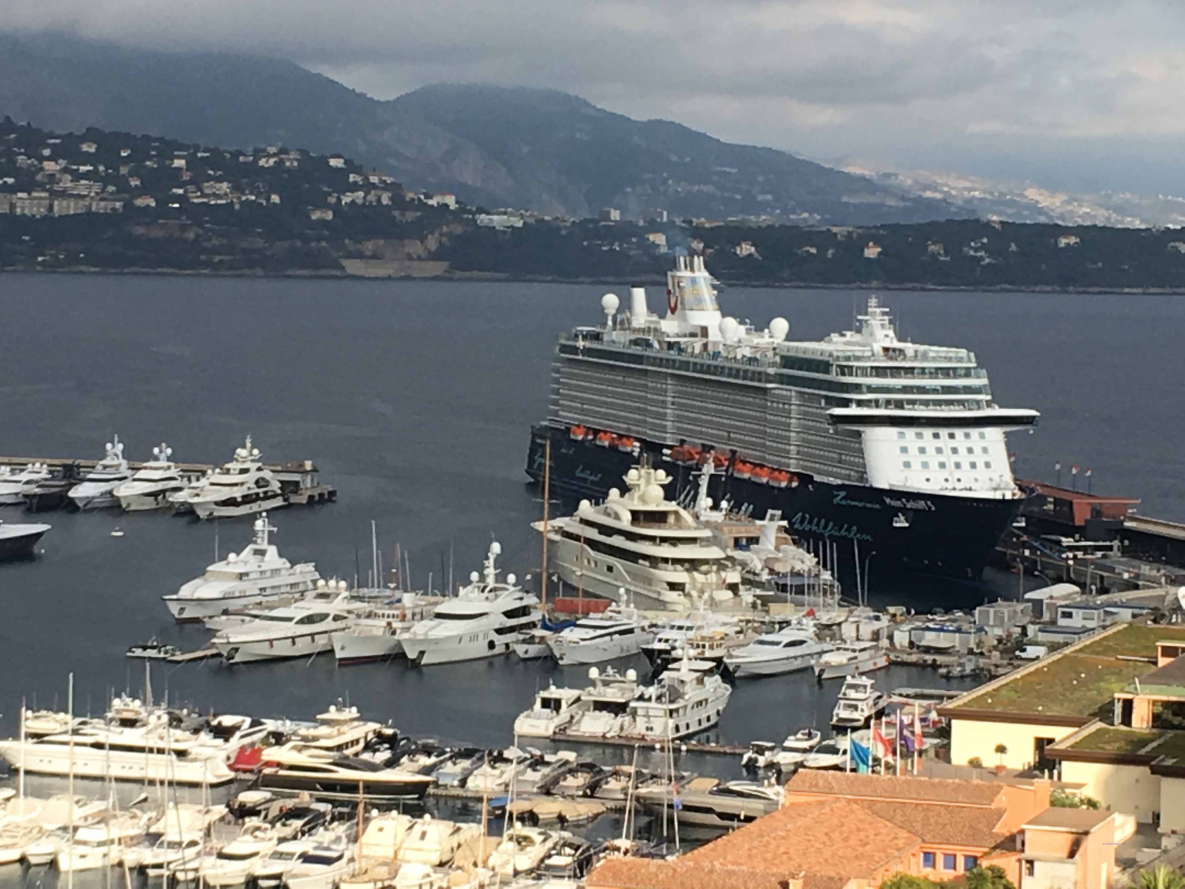 Blick auf den Hafen von Monaco mit der neuen Mein Schiff 5 von Tui Cruises, Foto: Weirauch