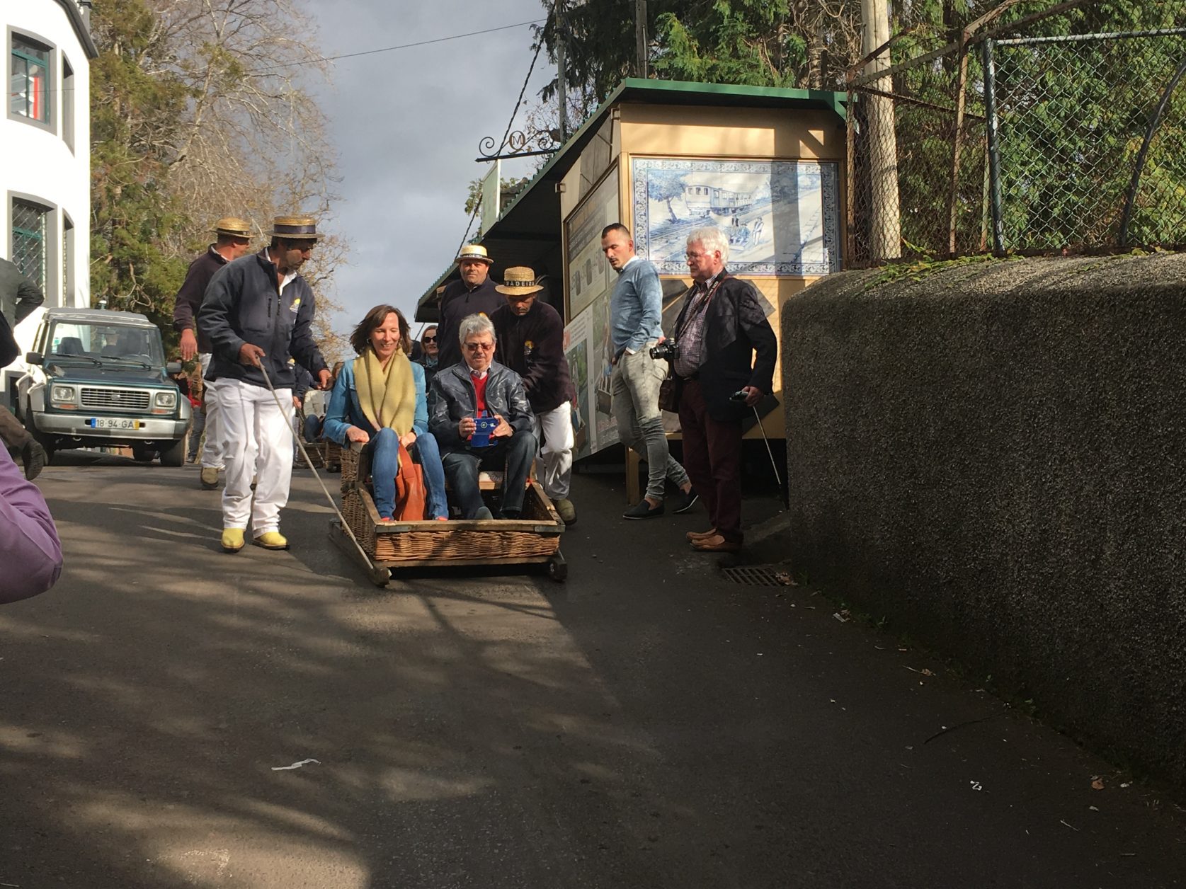 Mit dem Korbschlitten hinunter nach Funchal, Foto: D.Weirauch