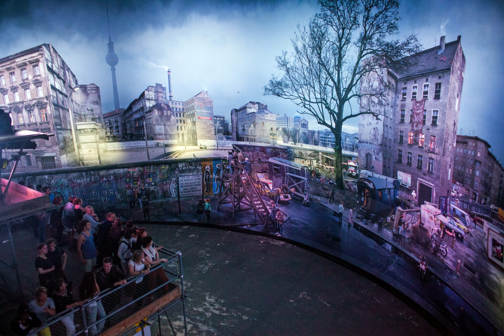 asisi-panorama-the-wall-birds-eye-view-photo-janni