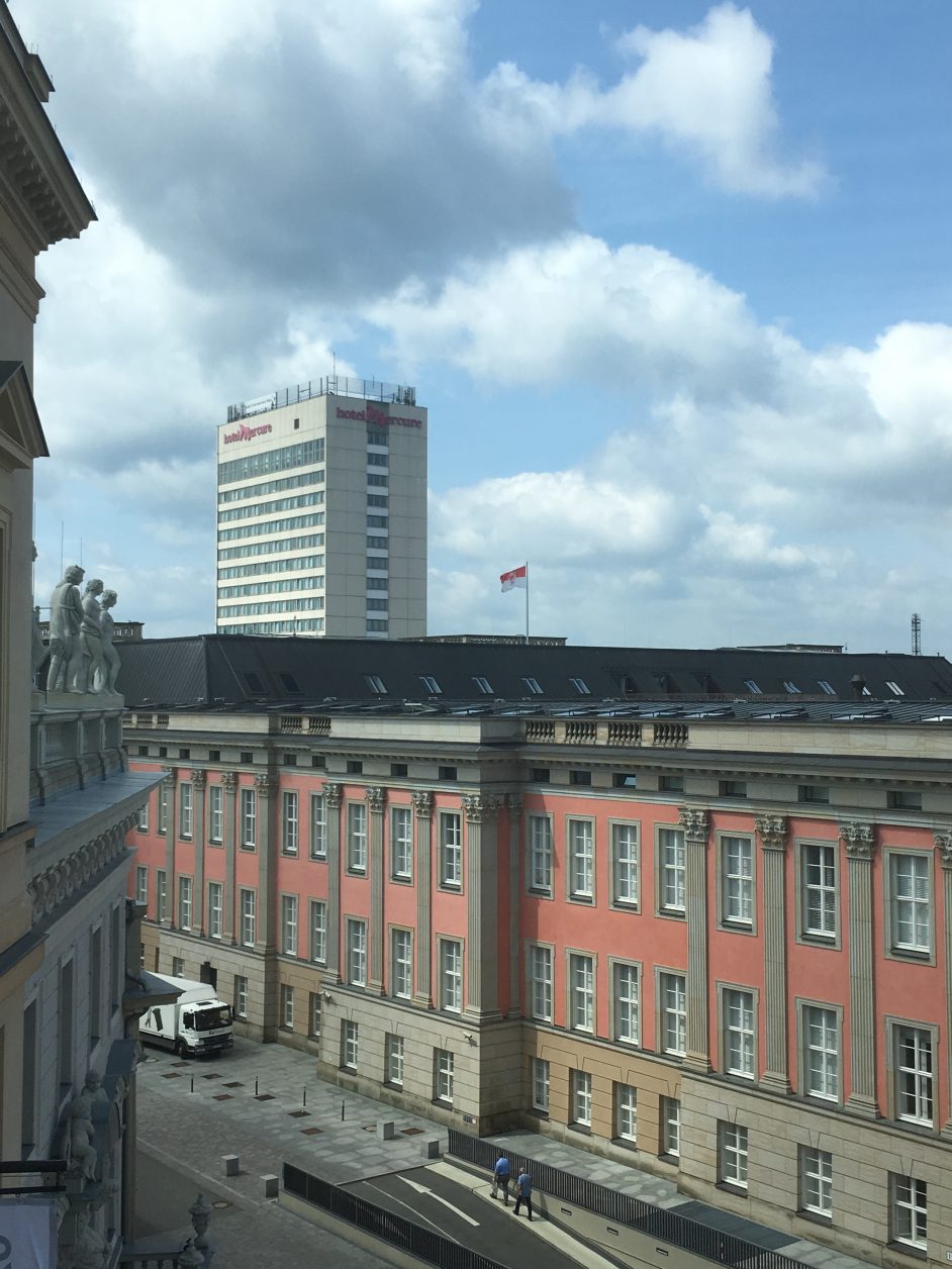 Blick zum Hotel Mercure Foto: Weirauch