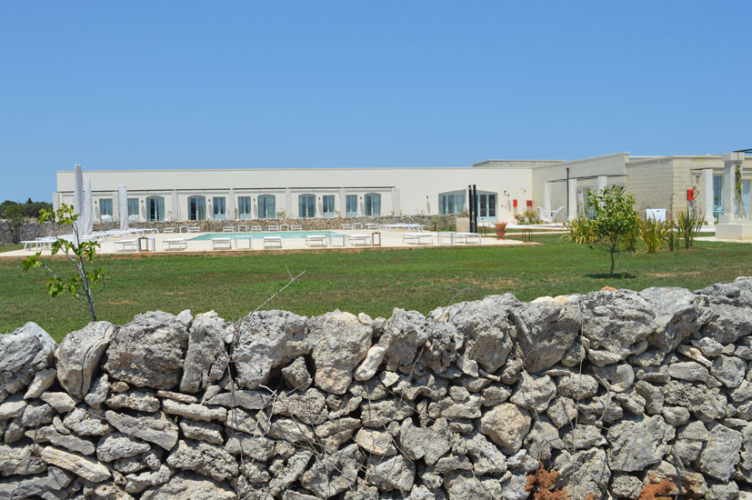 Regionaltypisch die Gebäude des Relais “Masseria Le Cesine” , Foto: CDS Hotels