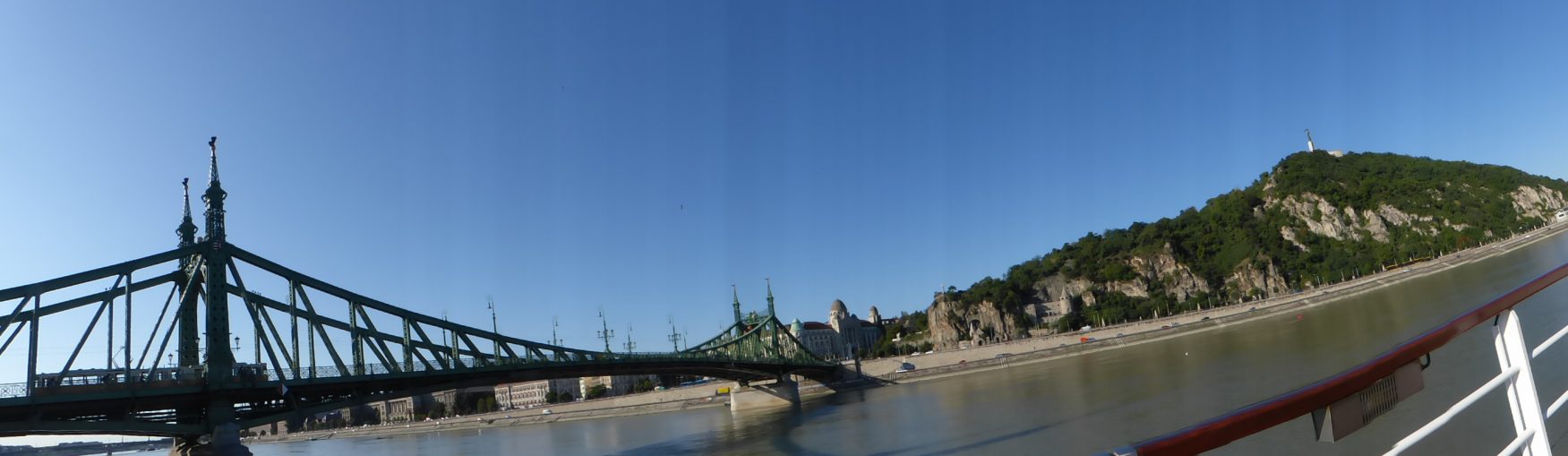 Die Kettenbrücke von Budapest, überspannt majestätisch die Donau. Foto: Weirauch