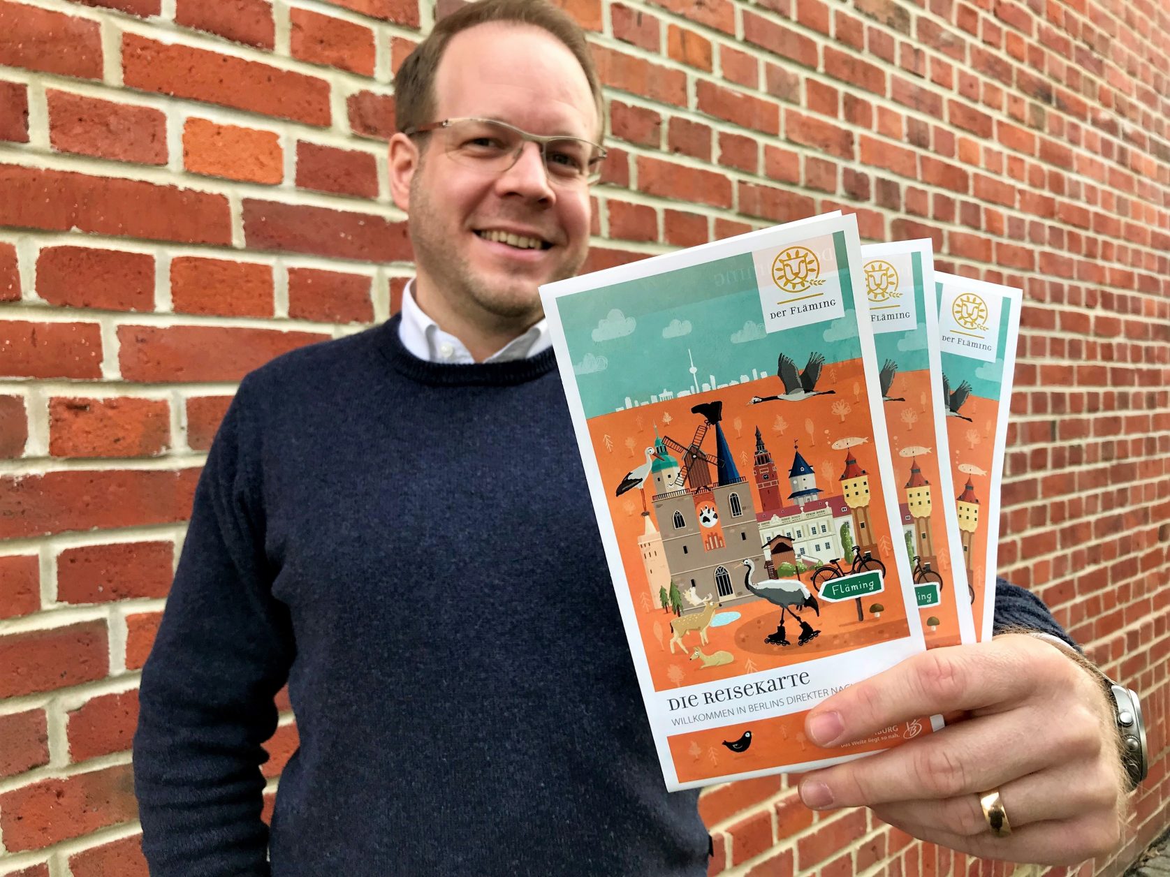 Die Reisekarte präsentiert Daniel SebastianMenzel (C) Tourismusverband Fläming
