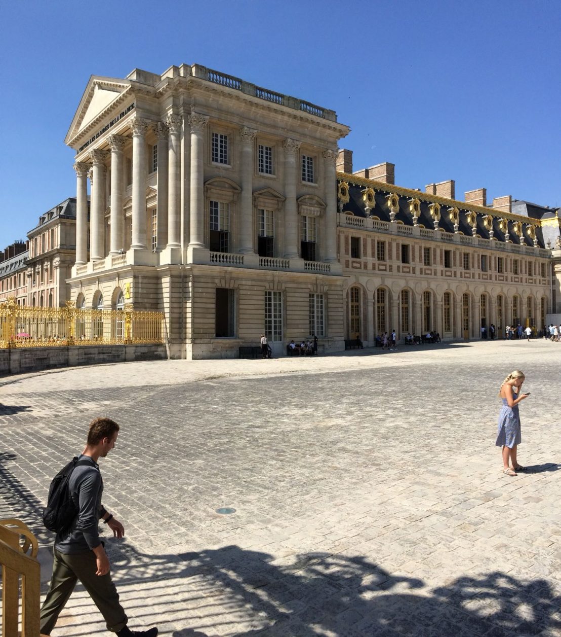 Der dreiflügelige Prachtbau den Sonnenkönig Ludwig XIV. zu monumentaler Größe ausgebaut ist die architektonische Verkörperung absolutistischer Macht. Foto: Christian Baumann