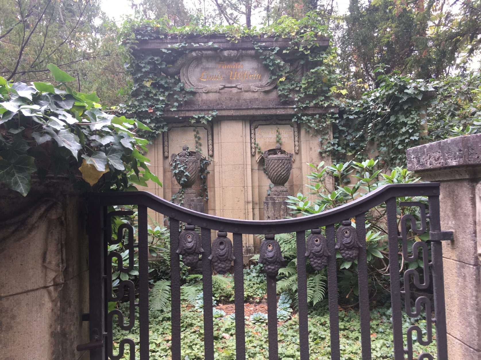 Grabstätte von Zeitungsverleger Louis-Ferdinand Ullstein auf dem Stahnsdorfer Südwestkirchhof, Foto: Weirauch