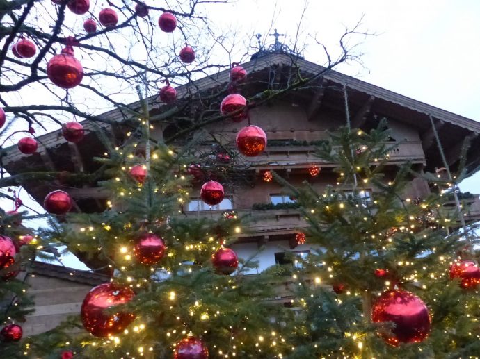 Der himmlische Advent am Rasmushof, direkt am Zieleinlauf des Hahnenkammrennens