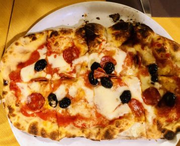 Lecker: Traditionell zubereitete Pizza