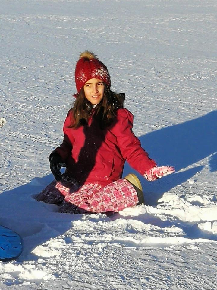 Die junge Dame freut sich über den Schnee im schönen Sila Gebirge, Foto: Antonella Prosperati