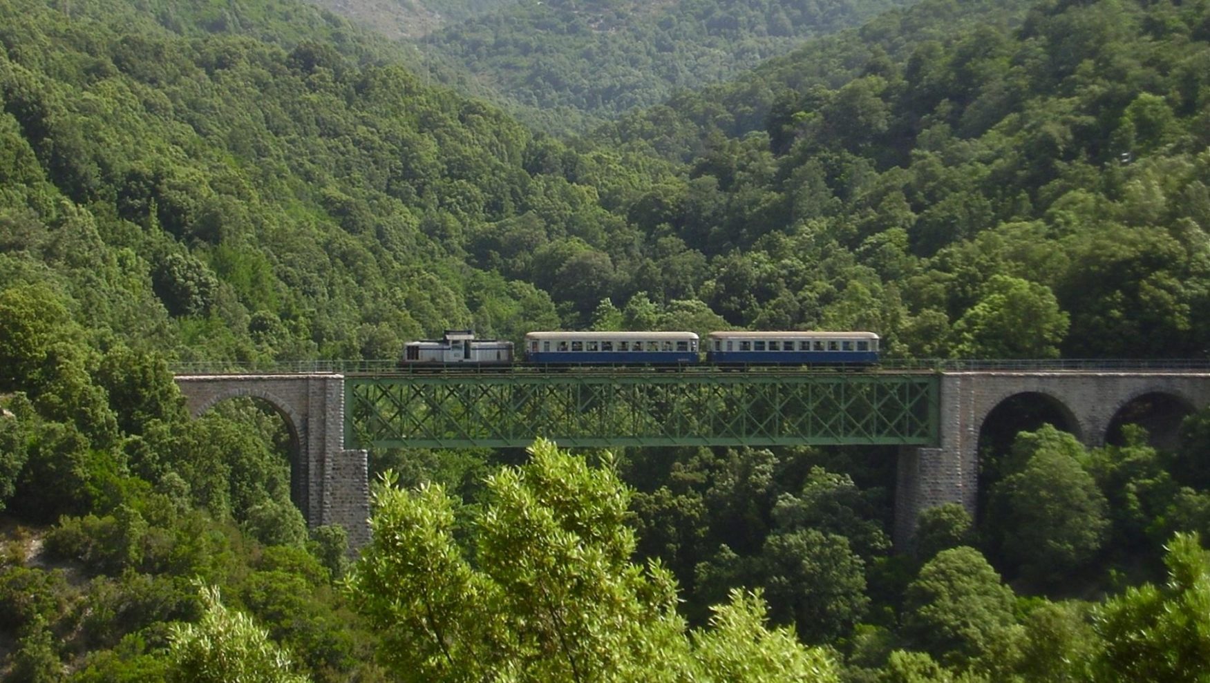 Trenino_Verde auf der Brücke_San_Gerolamo©TurismoSardegna