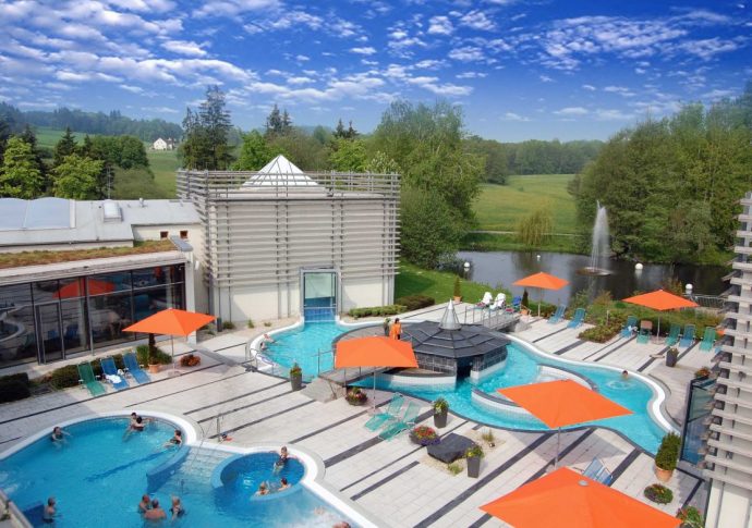 Blick in den Wellnessdome der Therme in Bad Steben