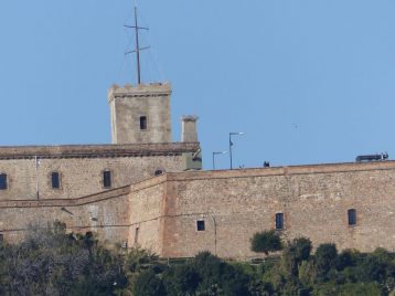 Blick auf die Festung oberhalb von Barcelona Foto: Weirauch