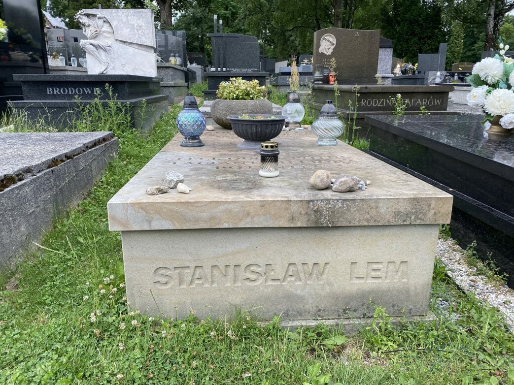 Stanislaw Lem: ruht auf demSalwator-Friedhof im Plot W. Foto: Weirauch